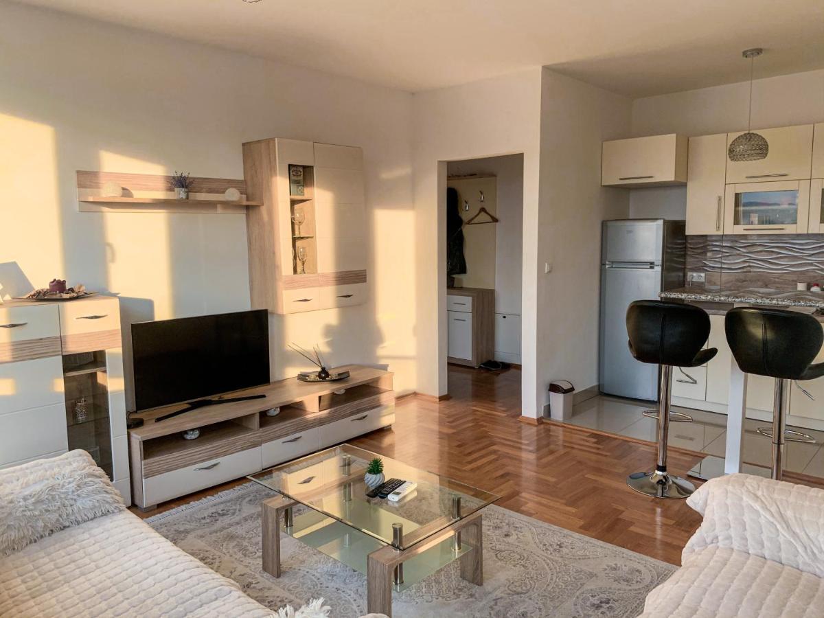 Apartamento Stan Na Dan Bella Banja Luka Exterior foto